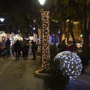 Otvorenjem klizališta i paljenjem digitalnog bora počeli blagdanski dani u Puli