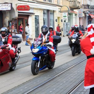 Tradicionalan defile motomrazova gradskim ulicama Osijeka