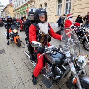 Tradicionalan defile motomrazova gradskim ulicama Osijeka