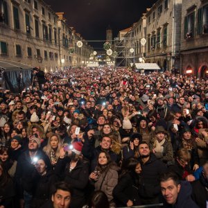 Dubrovčani su u Novu godinu ušli tradicionalnom proslavom na Stradunu