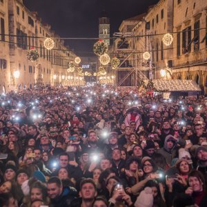 Dubrovčani su u Novu godinu ušli tradicionalnom proslavom na Stradunu