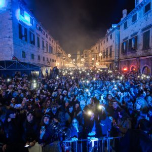 Dubrovčani su u Novu godinu ušli tradicionalnom proslavom na Stradunu