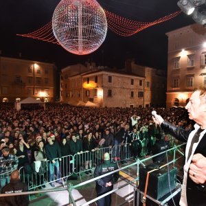 Doček Nove godine na Forumu u Puli uz koncert Prljavog kazališta