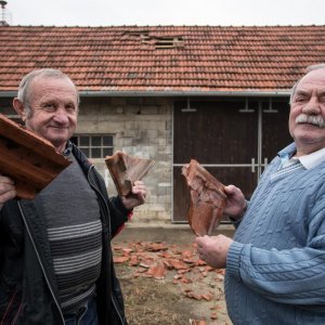 Obitelji Arbanas u Donjoj Lomnici avion skinuo crijep s krova