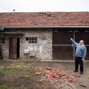 Obitelji Arbanas u Donjoj Lomnici avion skinuo crijep s krova