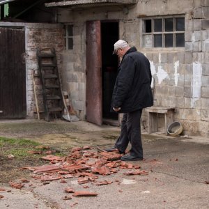 Obitelji Arbanas u Donjoj Lomnici avion skinuo crijep s krova