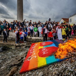 Frka zbog maškara u Kaštelama