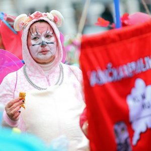 Fašnička povorka na Trgu bana Jelačića u sklopu manifestacije Fašnik vu Zagrebu