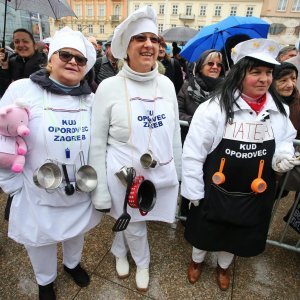 Fašnička povorka na Trgu bana Jelačića u sklopu manifestacije Fašnik vu Zagrebu