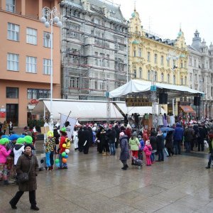 Fašnička povorka na Trgu bana Jelačića u sklopu manifestacije Fašnik vu Zagrebu