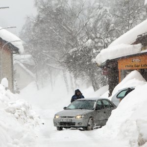 Ogulin zameten visokim nanosima snijega