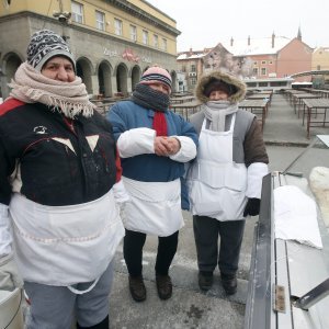 Tri kumice na tržnici Dolac