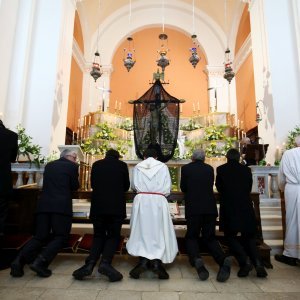 Andrej Plenković na hvarskoj procesiji 'Za križen'