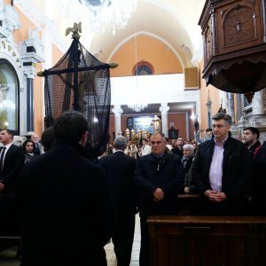 Andrej Plenković na hvarskoj procesiji 'Za križen'