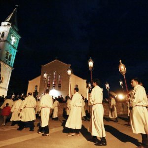 Andrej Plenković na hvarskoj procesiji 'Za križen'