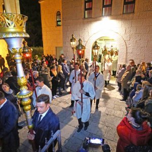 Andrej Plenković na hvarskoj procesiji 'Za križen'