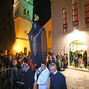 Andrej Plenković na hvarskoj procesiji 'Za križen'