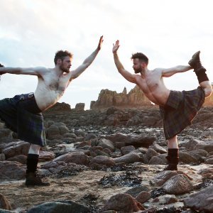 Kilted Yoga - Finlay Wilson i Stephen Winstanley