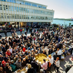 Šibenik: Tradicionalni Uskrsni doručak na Trgu Petra Šubića