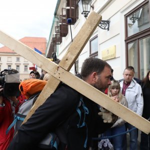 Hodao s križem skoro 200 kilometara za bolesnu djecu