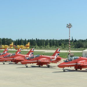 Akrobatska grupa Red Arrows u posjetu Krilima Oluje u Zemuniku