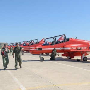 Akrobatska grupa Red Arrows u posjetu Krilima Oluje u Zemuniku