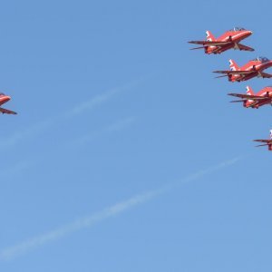 Akrobatska grupa Red Arrows u posjetu Krilima Oluje u Zemuniku