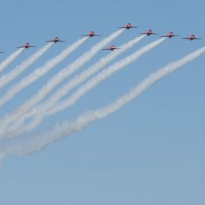 Akrobatska grupa Red Arrows u posjetu Krilima Oluje u Zemuniku