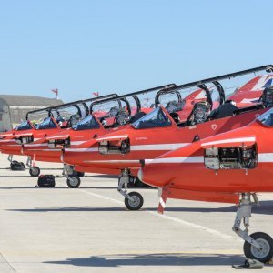 Akrobatska grupa Red Arrows u posjetu Krilima Oluje u Zemuniku