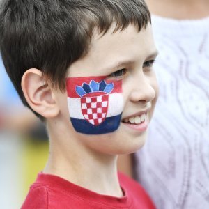 Navijači u Nižnji Novgorodu prije utakmice s Danskom