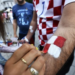 Navijači u Nižnji Novgorodu prije utakmice s Danskom