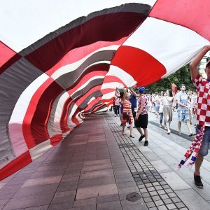 Navijači u Nižnji Novgorodu prije utakmice s Danskom