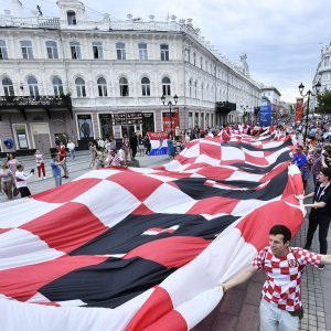 Navijači u Nižnji Novgorodu prije utakmice s Danskom