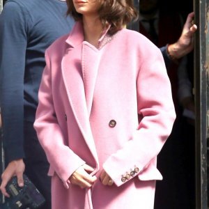 Emily Ratajkowski kao Jackie Kennedy