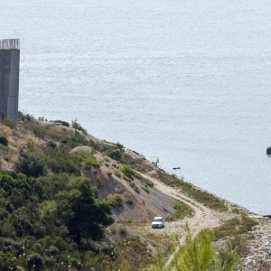 Kineski građevinari u pratnji hrvatske policije pregledali trasu budućeg mosta Pelješac