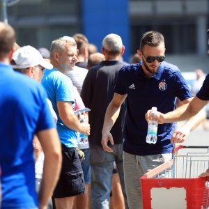 Danijel Zagorac i Amer Gojak dijele vodu navijačima