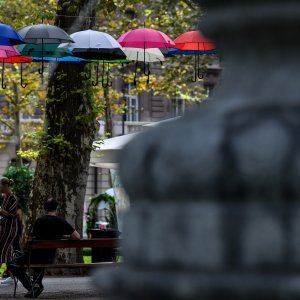 Šareni kišobrani ukrašavaju Zrinjevac tijekom Film Food Festivala 07.09.2018.