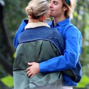 Justin Bieber i Hailey Baldwin ulovljeni u strastvenom zagrljaju