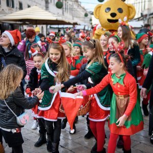 Dječja Nova godina na Stradunu uz Tonija Cetinskog i Ninu Badrić