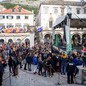 Dječja Nova godina na Stradunu uz Tonija Cetinskog i Ninu Badrić