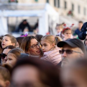 Dječja Nova godina na Stradunu uz Tonija Cetinskog i Ninu Badrić