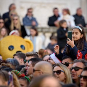 Dječja Nova godina na Stradunu uz Tonija Cetinskog i Ninu Badrić