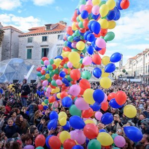 Dječja Nova godina na Stradunu uz Tonija Cetinskog i Ninu Badrić