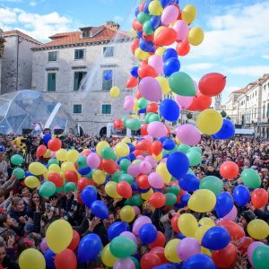 Dječja Nova godina na Stradunu uz Tonija Cetinskog i Ninu Badrić