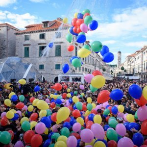 Dječja Nova godina na Stradunu uz Tonija Cetinskog i Ninu Badrić