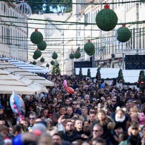 Dječja Nova godina na Stradunu uz Tonija Cetinskog i Ninu Badrić