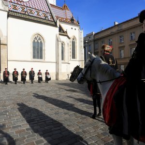 Novogodišnja smjena straže vojno povijesne postrojbe Počasne satnije Kravat pukovnije