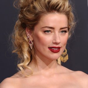 Amber Heard u haljini Monique Lhuillier