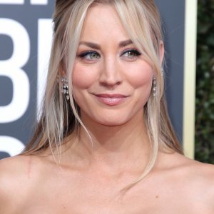 Kaley Cuoco u haljini Monique Lhuillier