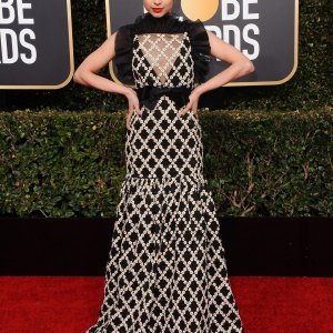 Sofia Carson u haljini Giambattiste Vallija